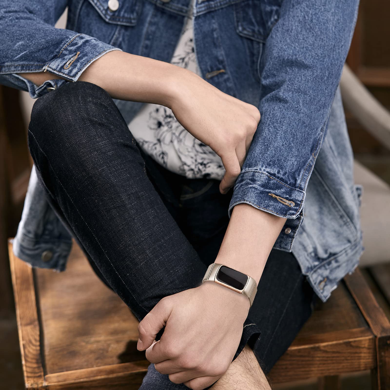 Surundo Fitbit  Metal Mesh Milanese Loop Adjustable Strap