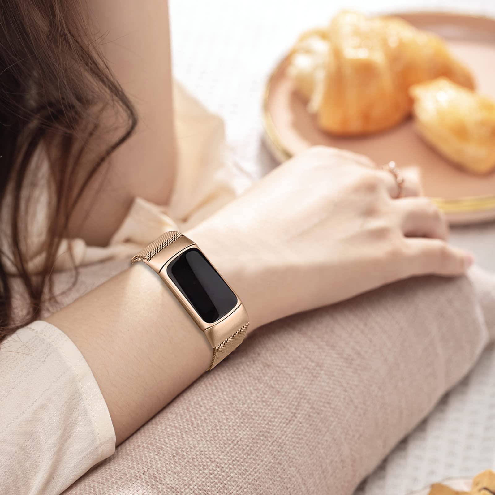 Surundo Fitbit  Metal Mesh Milanese Loop Adjustable Strap